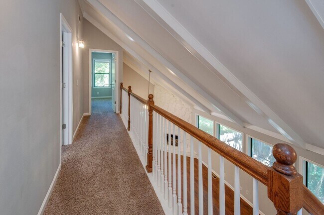 Building Photo - 625 Mercer Dr