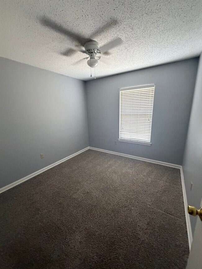 Building Photo - 7016 Pam Dr