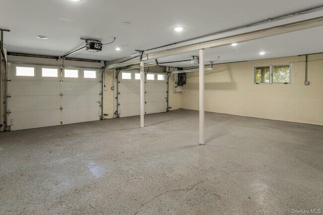 Building Photo - 68 Lake Shore Dr