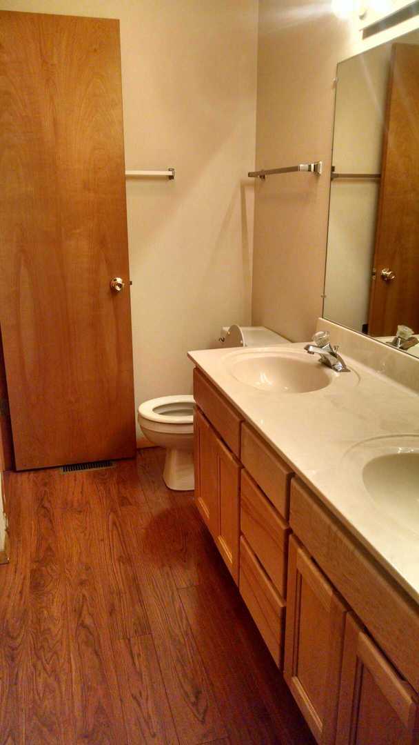 Building Photo - 3 Bedroom, Spacious Townhome- Available July 2026!