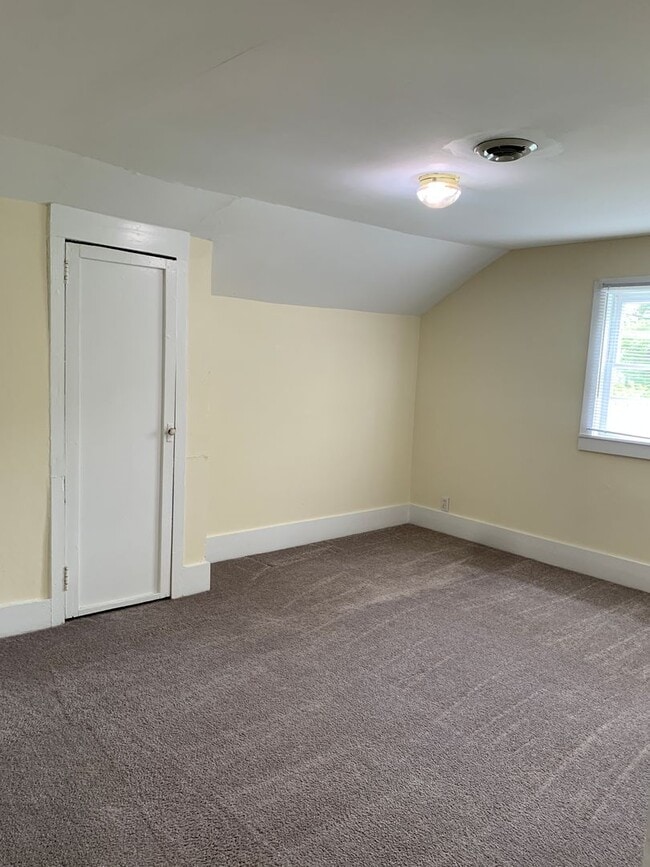 Building Photo - Studio Apartment on 2nd Floor of House Ava...