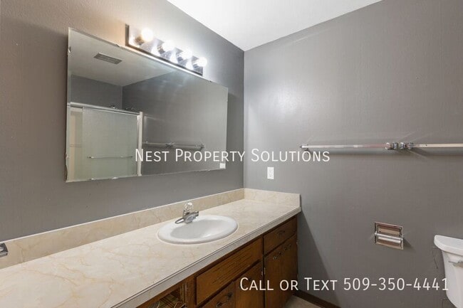 Building Photo - 603 N Crestview Dr