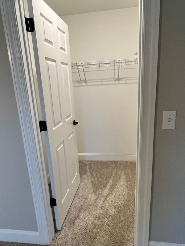 Building Photo - 9739 Valley Springs Dr
