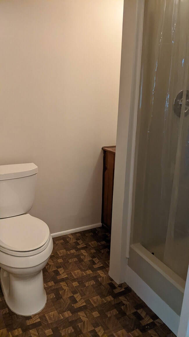 Building Photo - 2100 Glenn Spring Ct