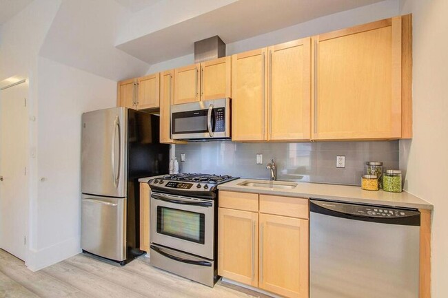 Building Photo - Marvelous Modern Mt Vernon One-Bedroom! - ...