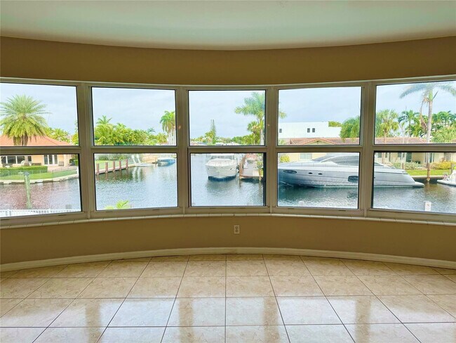 Building Photo - 3111 NE 51st St