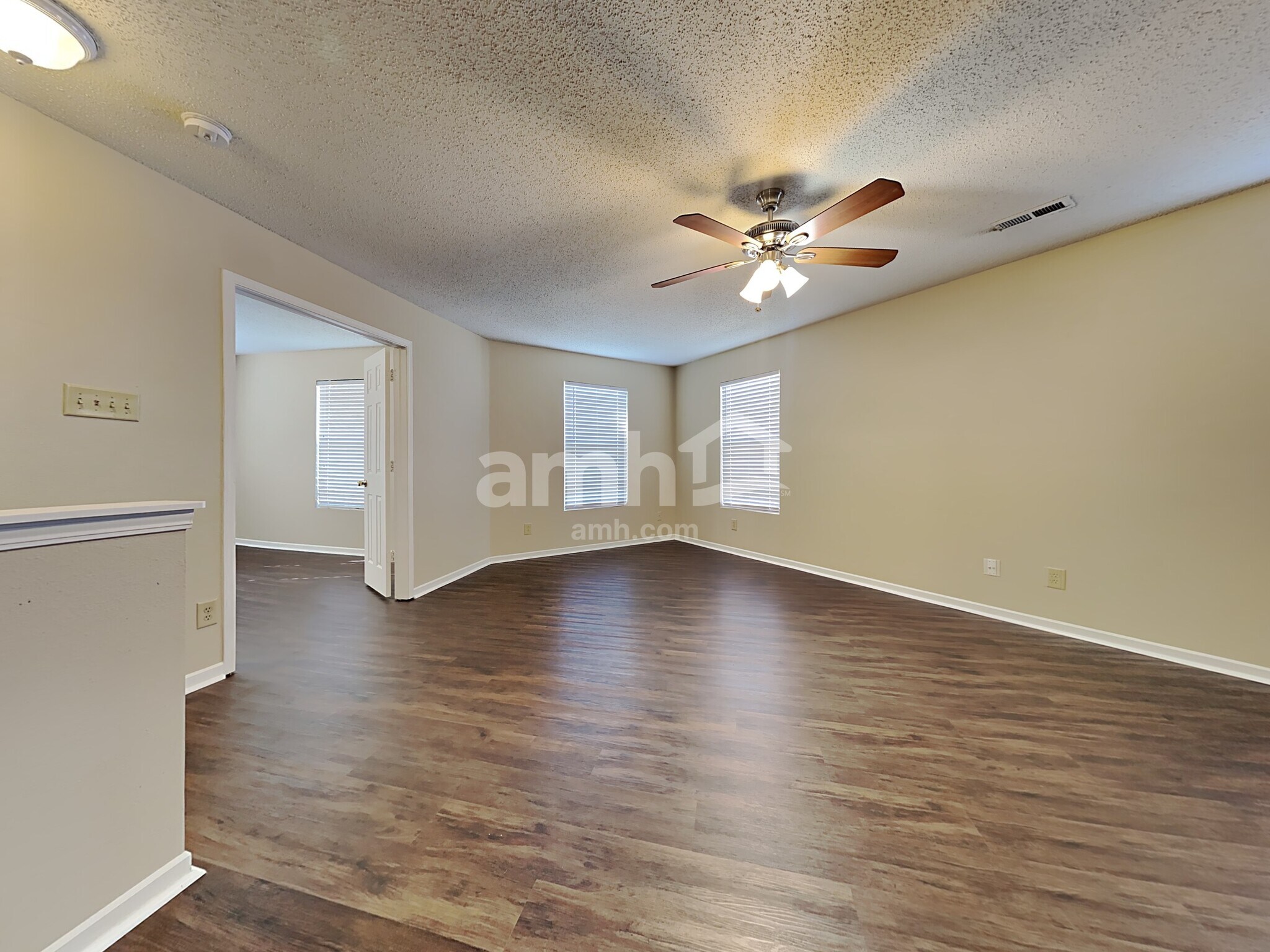 Building Photo - 10383 Homestead Dr