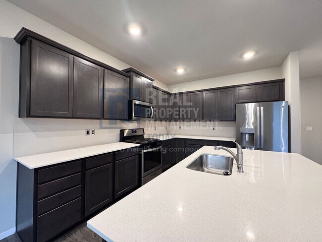 Building Photo - Spacious Modern 5-Bedroom Home with 3-Car ...