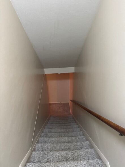 Building Photo - 219 W Elm St