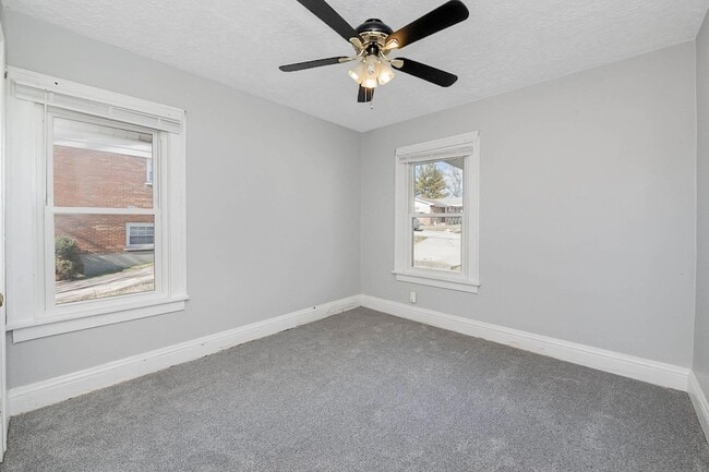 Building Photo - 1127 Cecelia Ave