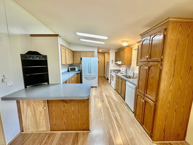 Building Photo - Suncrest Rental