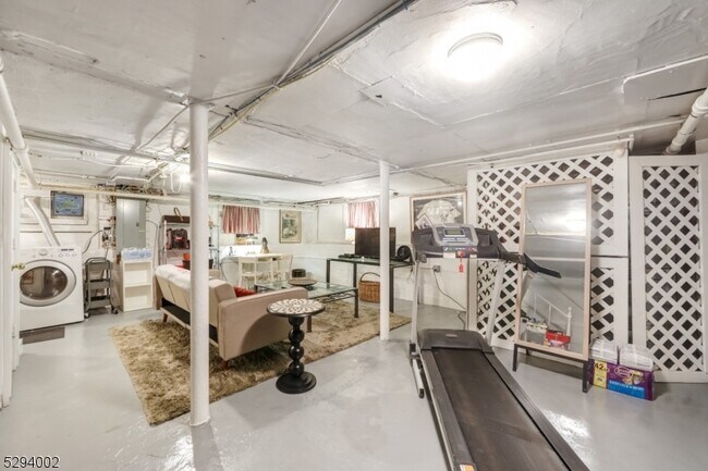 Building Photo - 85 Carteret St