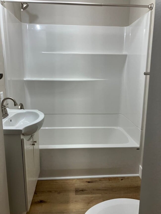 Building Photo - 1915 Poplar St