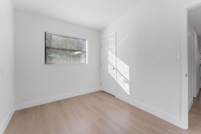 Building Photo - 5100 3rd Ave S