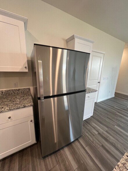 Fridge - 407 Estuary Dr