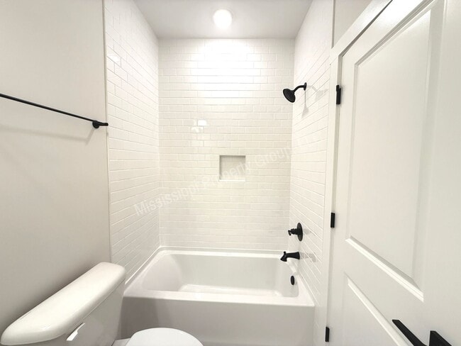 Building Photo - 4BD/4.5BA IN THE RESERVE PHASE II