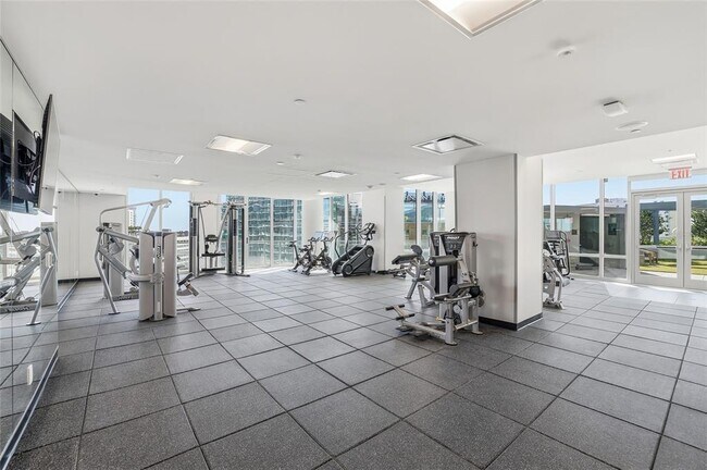 Building Photo - 400 Central Ave