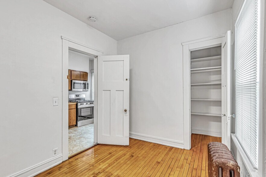 Building Photo - 823 E Johnson St