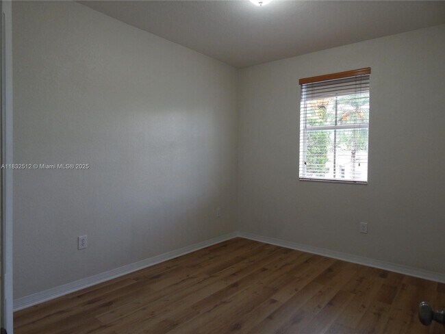 Building Photo - 320 SW 87th Ct