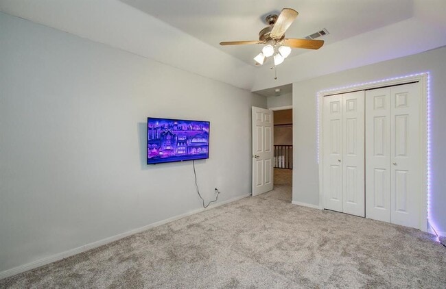 Building Photo - 5339 Holly View Dr