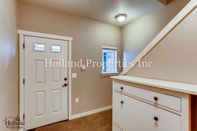 Building Photo - 7903 NE Rockne Way