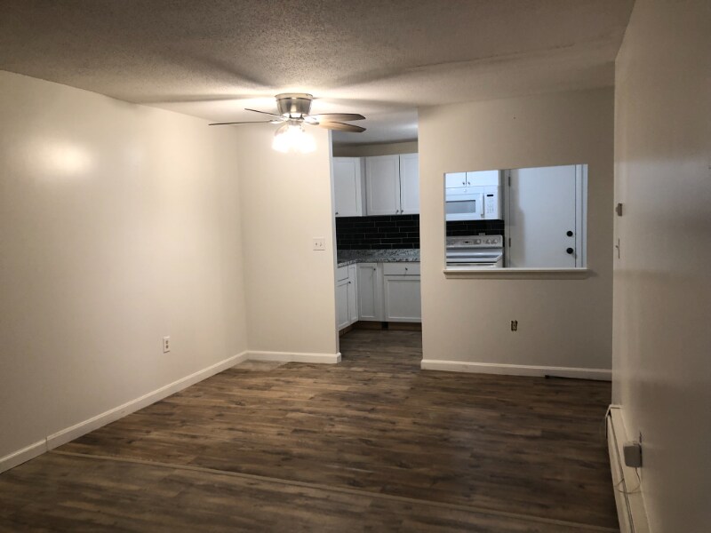 Building Photo - 2 Strawberry Bank Rd