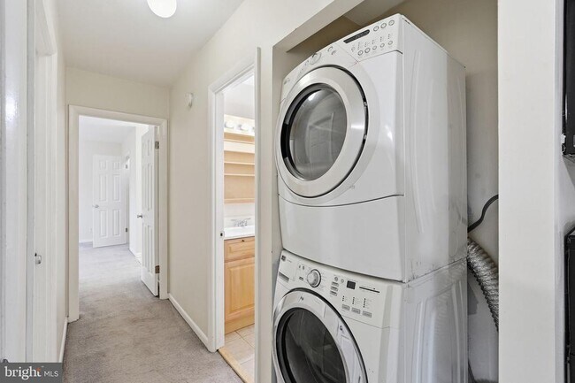 Building Photo - 6230 Edsall Rd