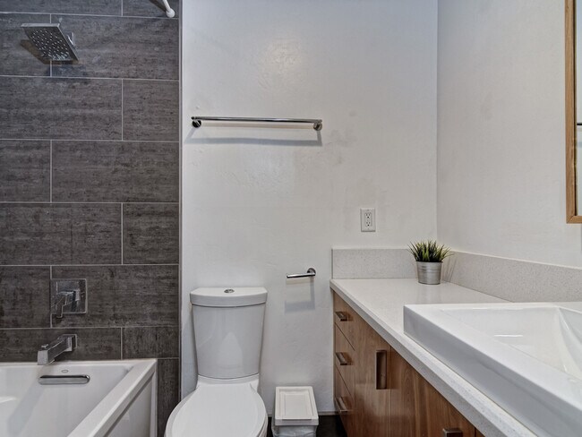 Building Photo - 5728 El Cabo Ct