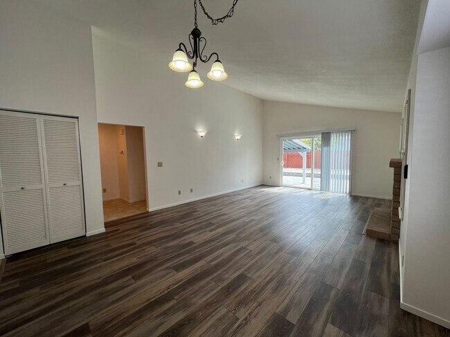 Building Photo - 2738 Azuza Way
