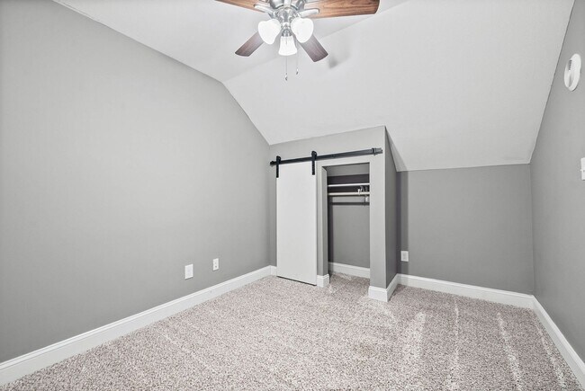 Building Photo - Pet Friendly Four Bedroom!