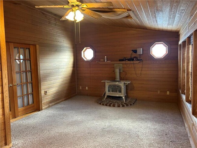 Building Photo - 414 Plum Ave