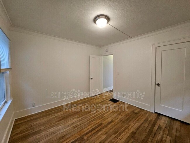 Building Photo - 801 SW Broadway Dr