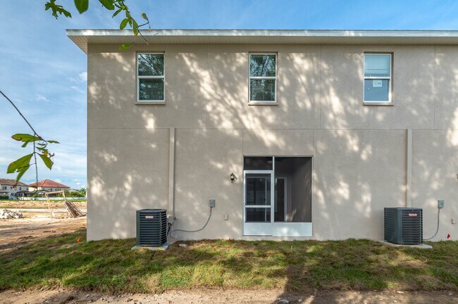 Building Photo - 1188 Oak Hammock