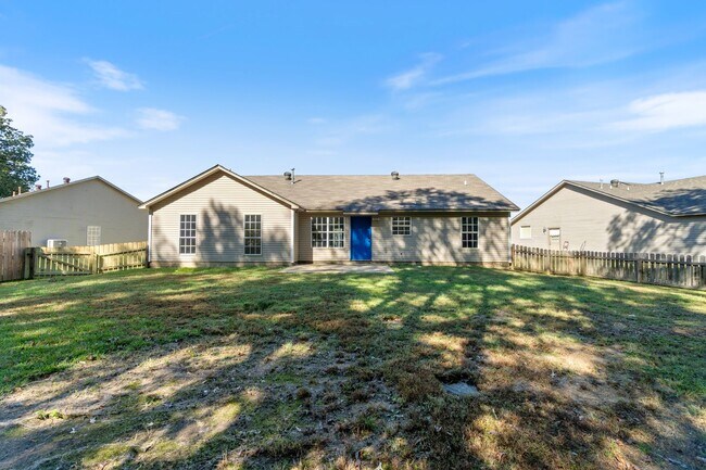 Building Photo - Home in Haskell