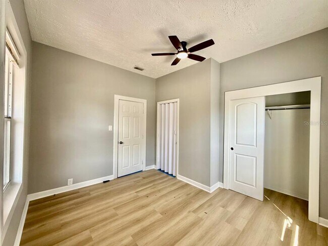 Building Photo - 1216 E 24th Ave