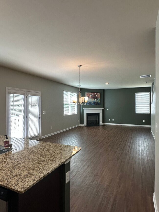 Building Photo - 4 Bedroom home in Gainesville!