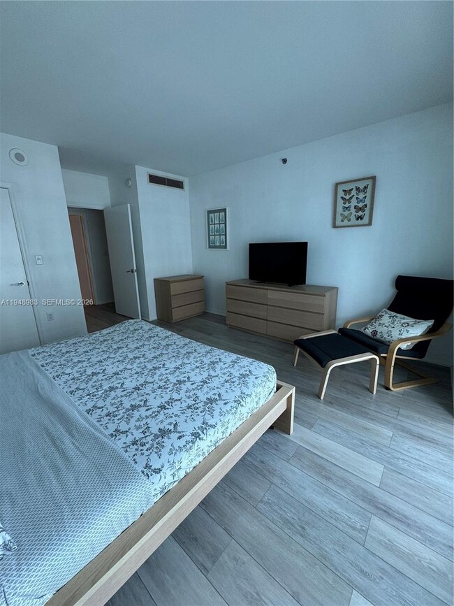 Building Photo - 500 Brickell Ave