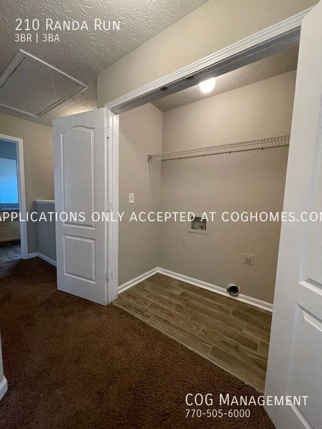 Building Photo - 210 Randa Run