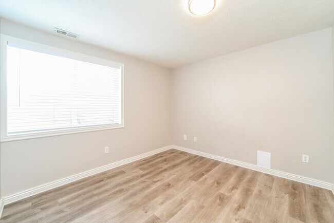 Building Photo - 1583 N 2530 W