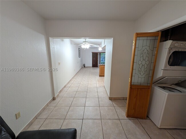 Building Photo - 1037 SW 76th Ave