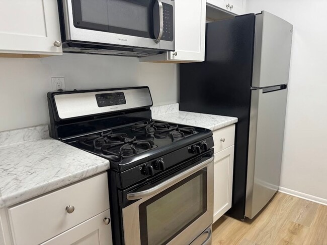 Building Photo - NOW OFFERING $400 OFF MOVE-IN COSTS Utilities Included – First Floor – In-Unit Washer/Dryer