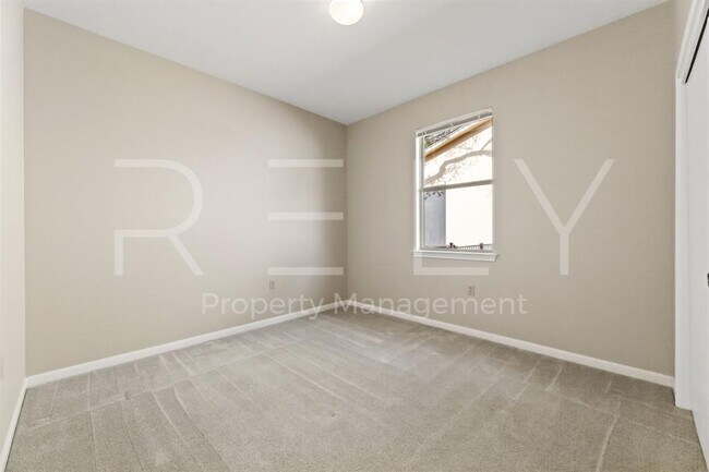 Building Photo - 280 Whispering Wind Dr