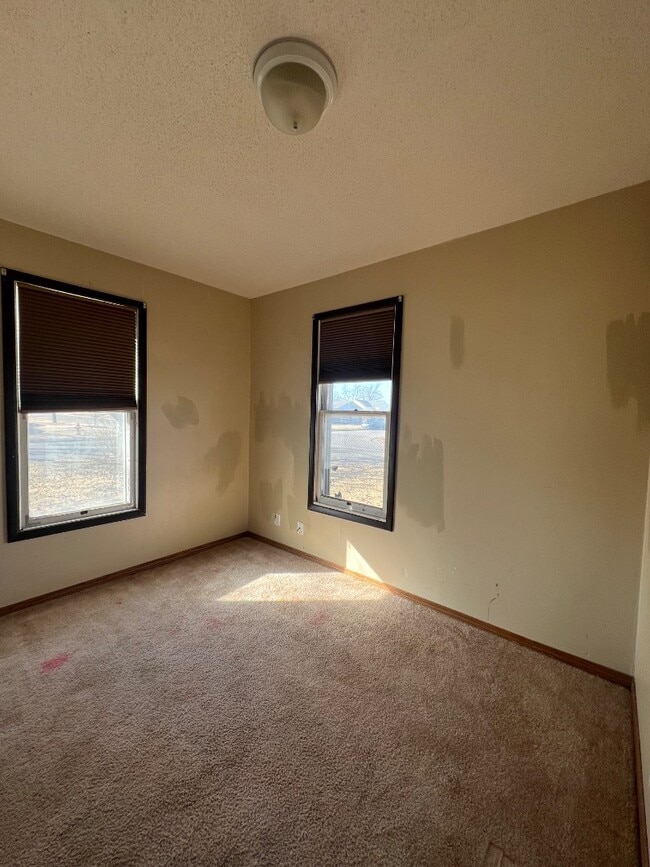 Building Photo - 920 E 16th Ave