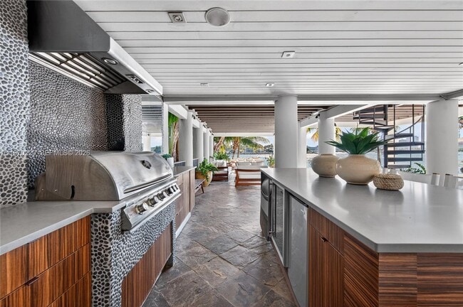 Building Photo - 14 W San Marino Dr