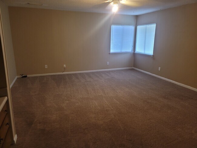 Building Photo - 404 Gwaltney Dr