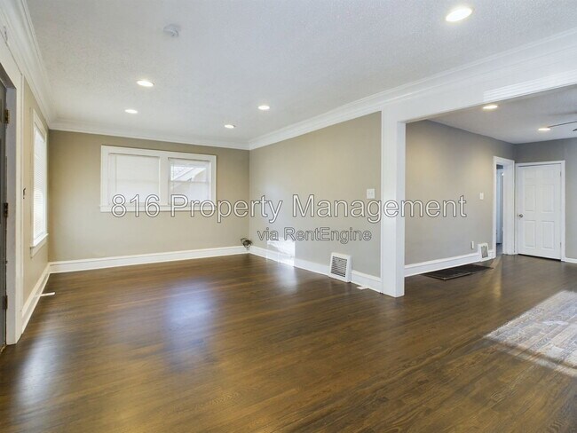 Building Photo - 5912 Paseo Blvd