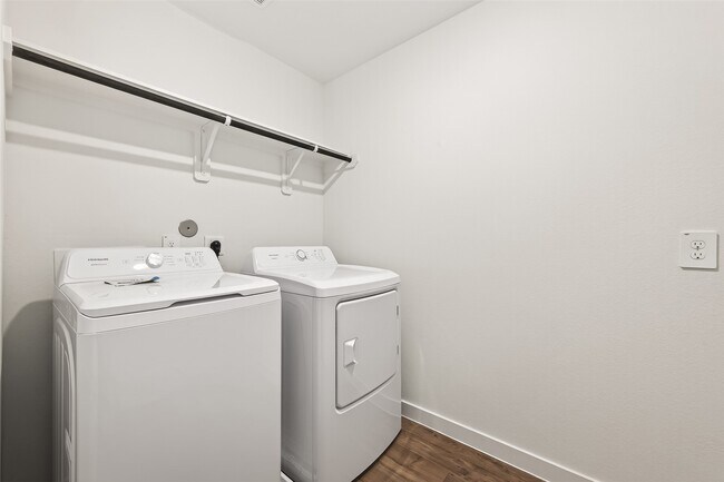 Building Photo - 3506 Blue Mockingbird St