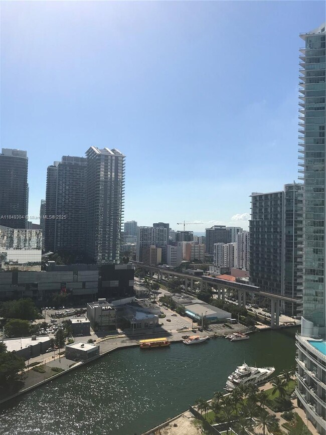 Building Photo - 350 S Miami Ave