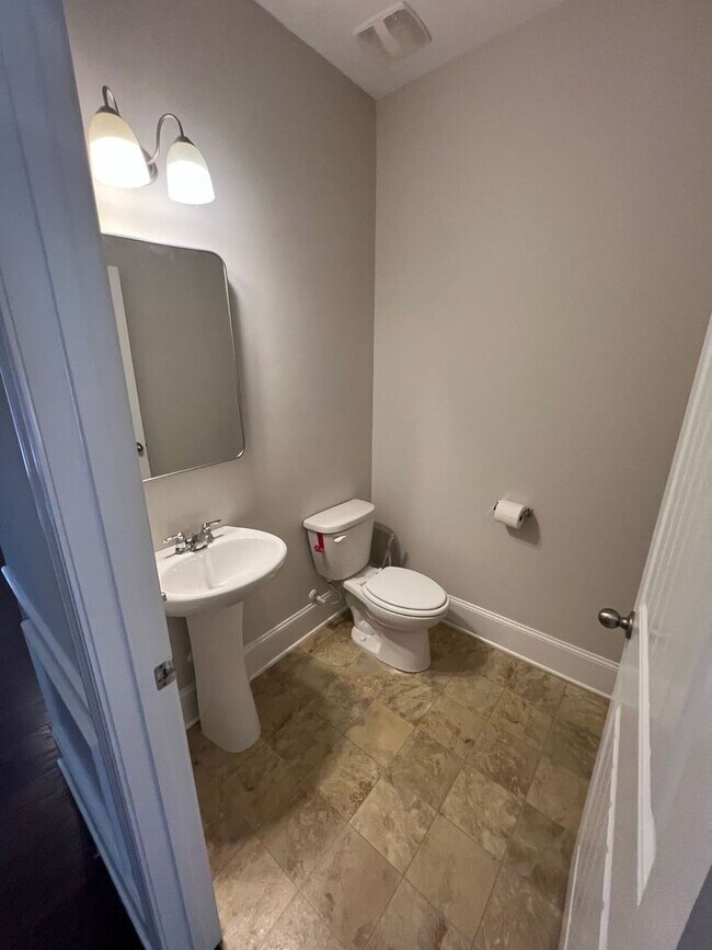 Building Photo - Beautiful 4-Bedroom Home with Gourmet Kitchen and Spacious Master Suite in Swim/Tennis Community