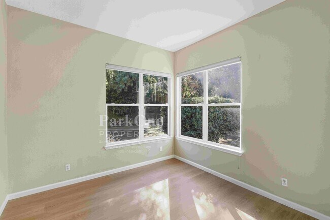 Building Photo - Beautiful Home in Peacock Creek